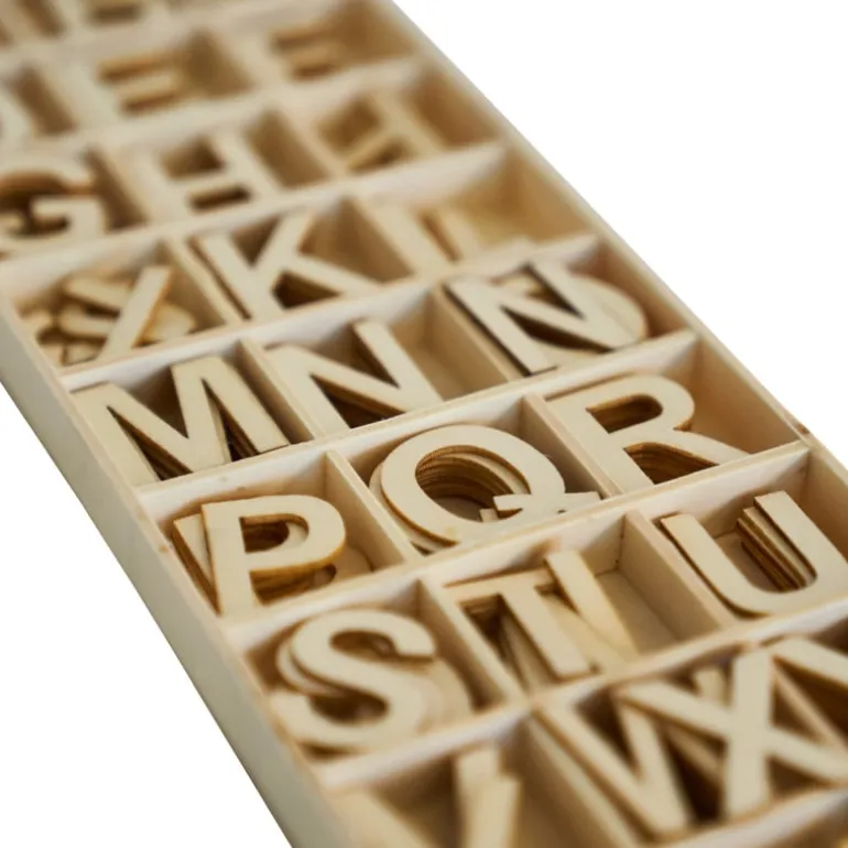 Houten letters in kistje - set van 162