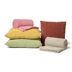 Sierkussen blokje - okergeel - 60x60 cm